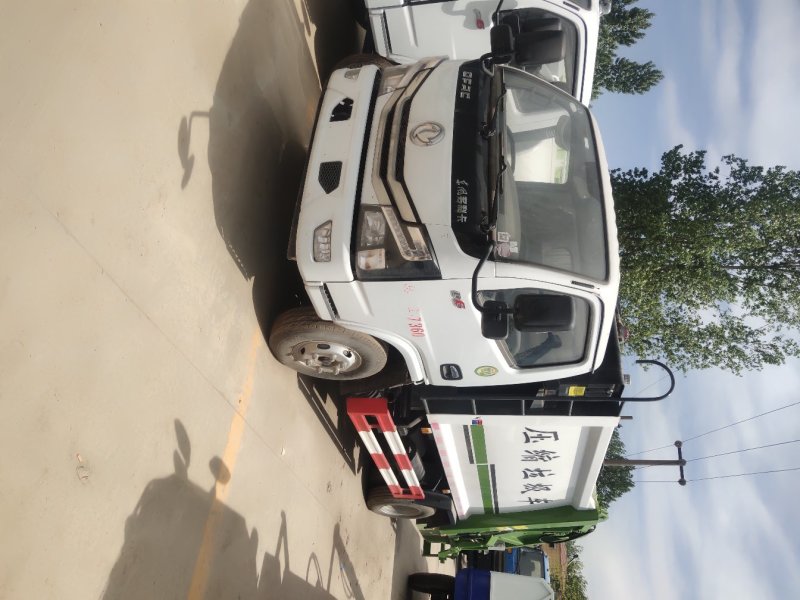 垃圾轻运车，扫路车，国六洒水车厂家现货欢迎采购