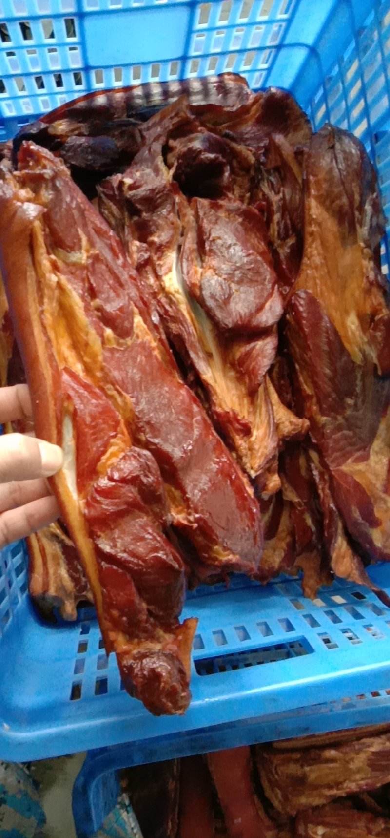 柴火烟熏腊肉(有红。黑前腿腊肉。有散装的。真空包装的