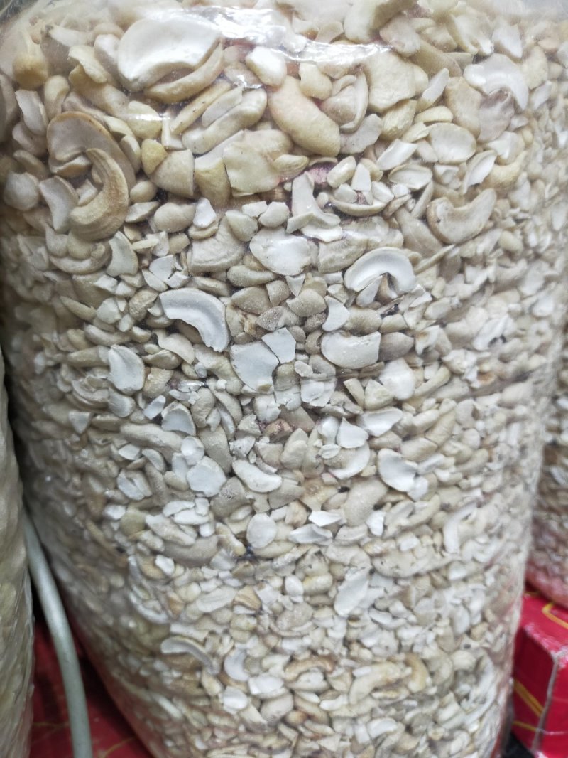 腰果碎～仁白香脆可口！小碎块～食品加工用！