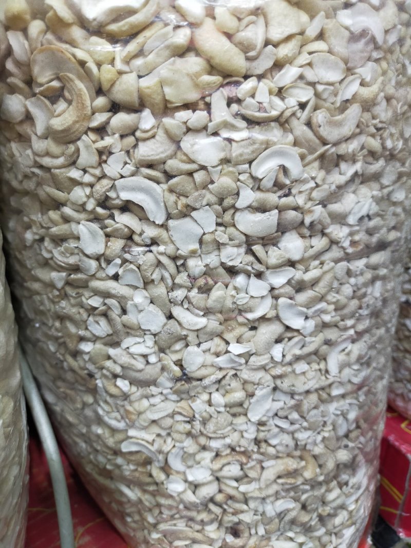 腰果碎～仁白香脆可口！小碎块～食品加工用！