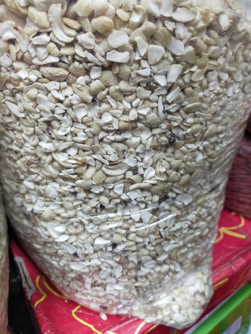 腰果碎～仁白香脆可口！小碎块～食品加工用！