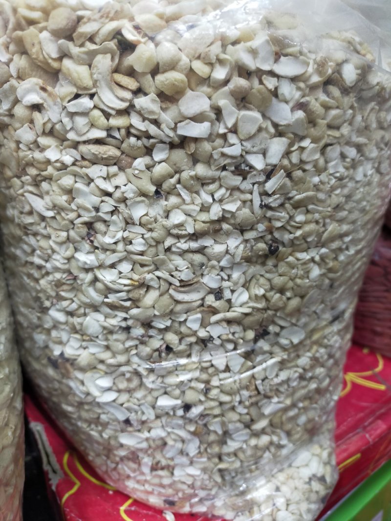腰果碎～仁白香脆可口！小碎块～食品加工用！