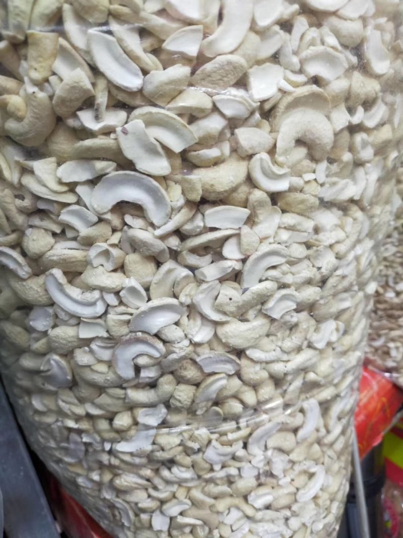 腰果碎～仁白香脆可口！小碎块～食品加工用！