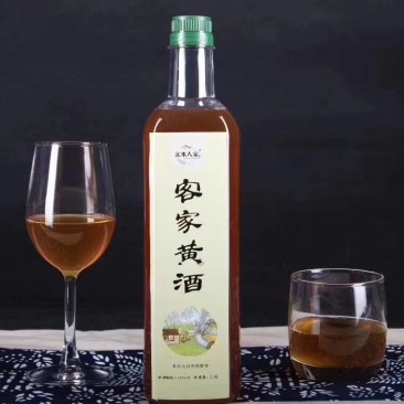 客家黄酒以独特、古老的酿酒工艺独树一帜，口味尤为醇