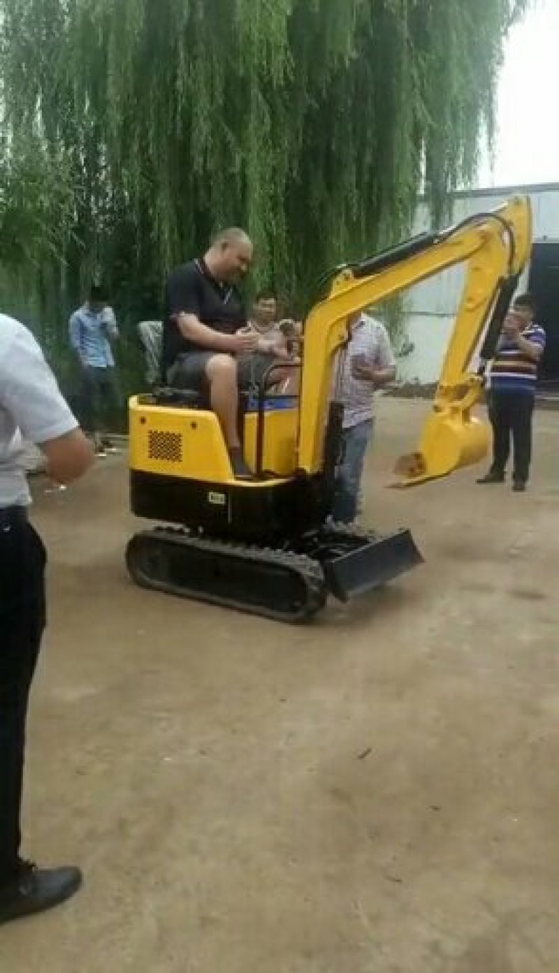 小型挖掘机果园农田小挖掘机履带挖掘机大棚翻地挖机