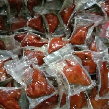 柴火烟熏腊鸭腿(厂家直供每天供货5吨鸭腿1只250G左右