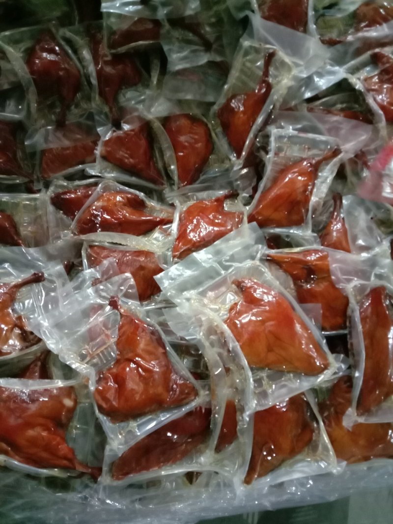 柴火烟熏腊鸭腿(厂家直供每天供货5吨鸭腿1只250G左右