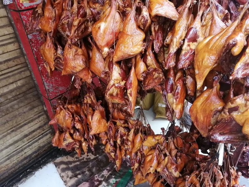 柴火烟熏腊鸭腿(厂家直供每天供货5吨鸭腿1只250G左右