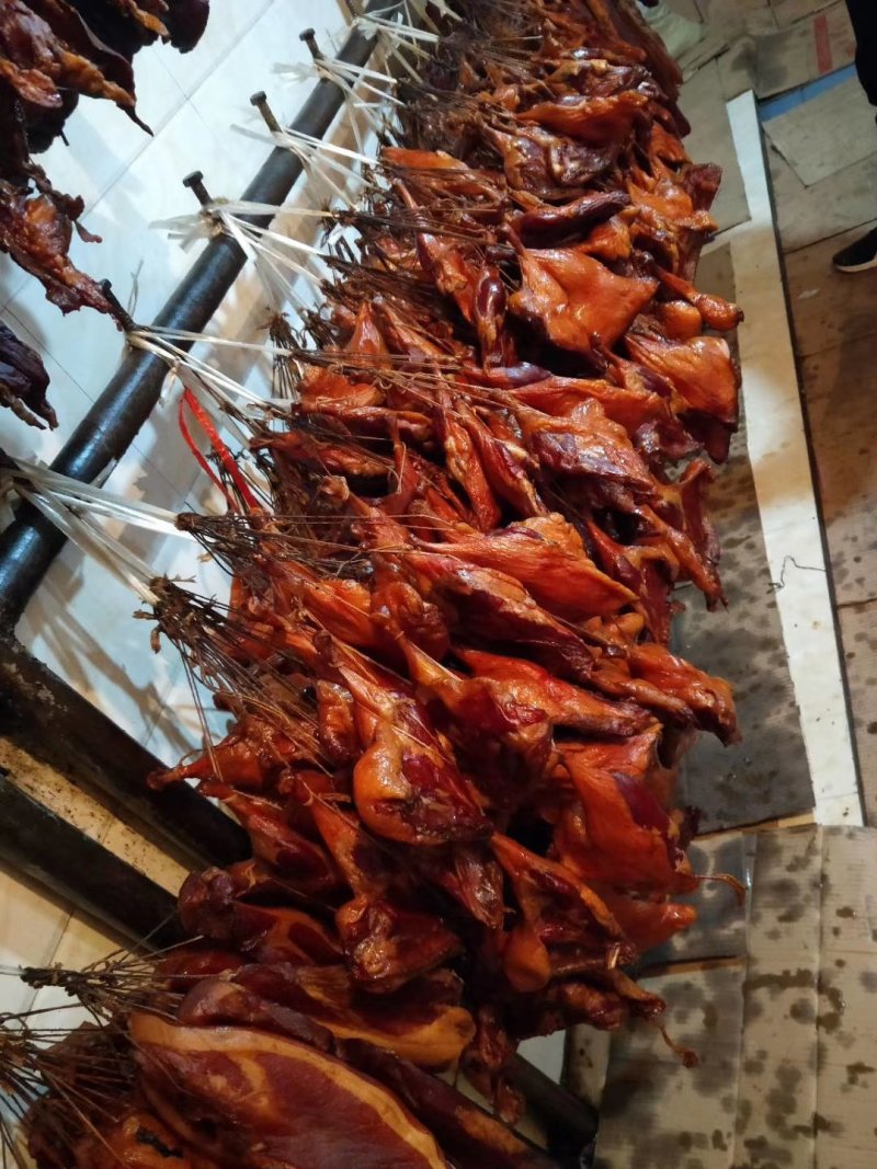 柴火烟熏腊鸭腿(厂家直供每天供货5吨鸭腿1只250G左右