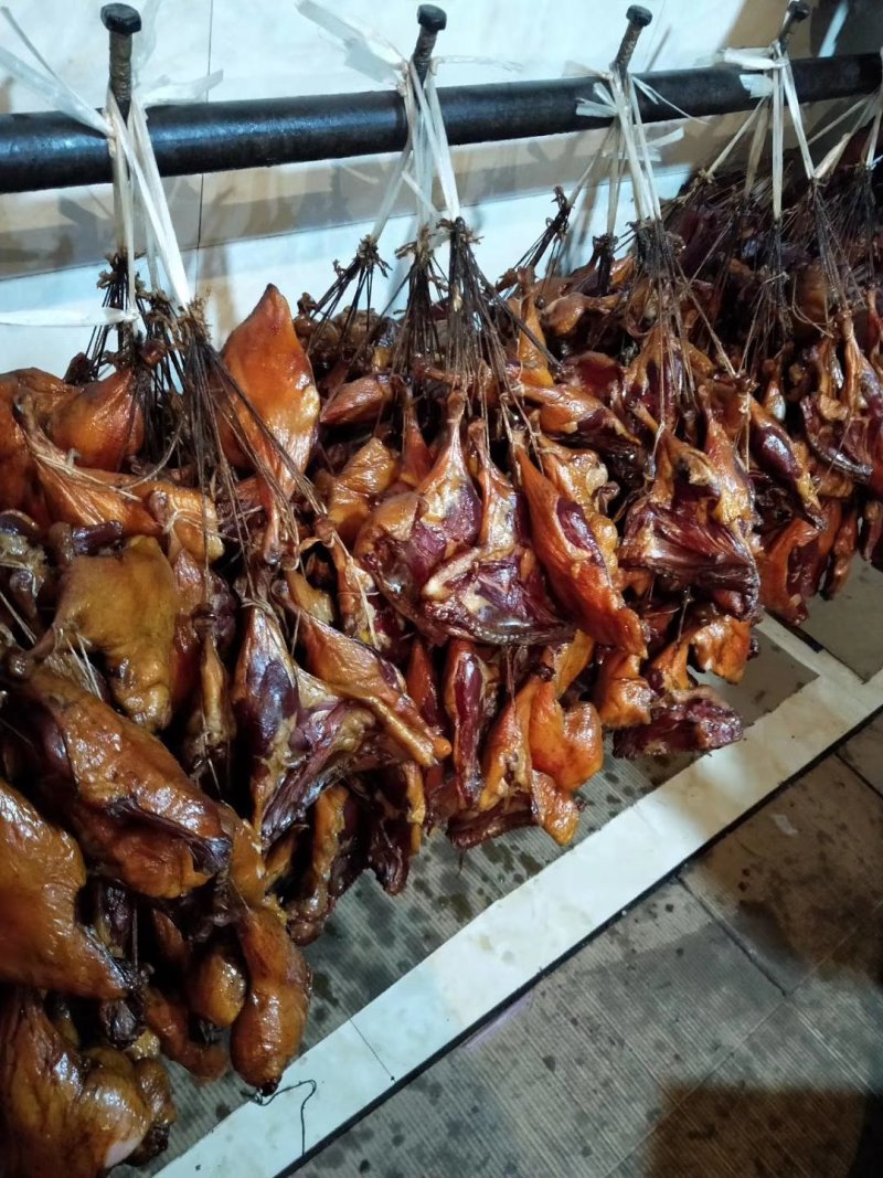 柴火烟熏腊鸭腿(厂家直供每天供货5吨鸭腿1只250G左右
