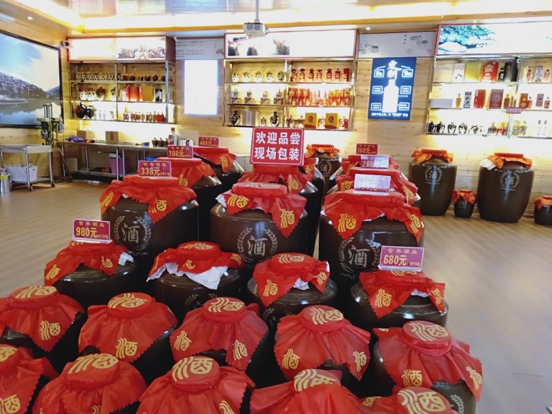 贵州省仁怀茅台镇生产酱香白酒。