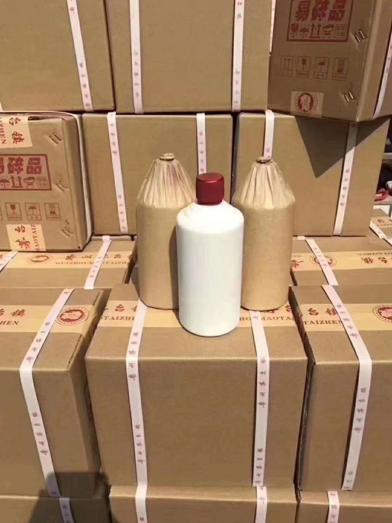 贵州省仁怀茅台镇生产酱香白酒。