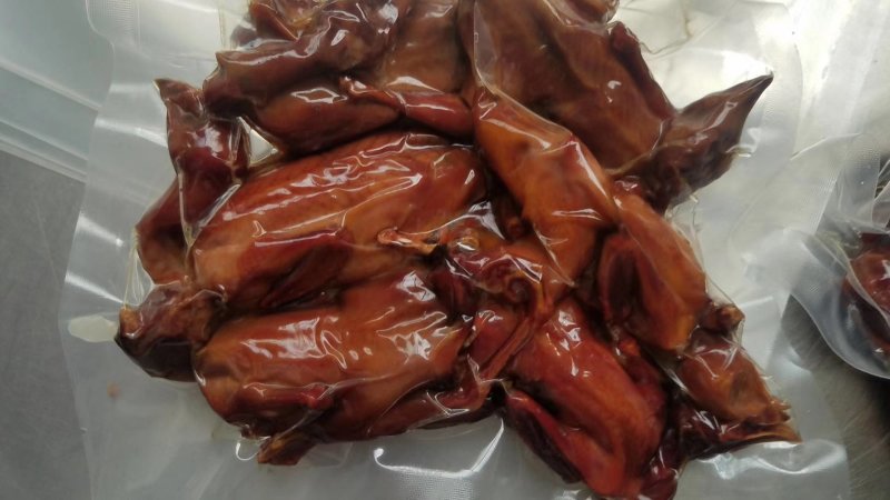 酱牛肉。酱鸭，鸡爪，猪耳朵，五香鱼，烧鸽，详细咨询微