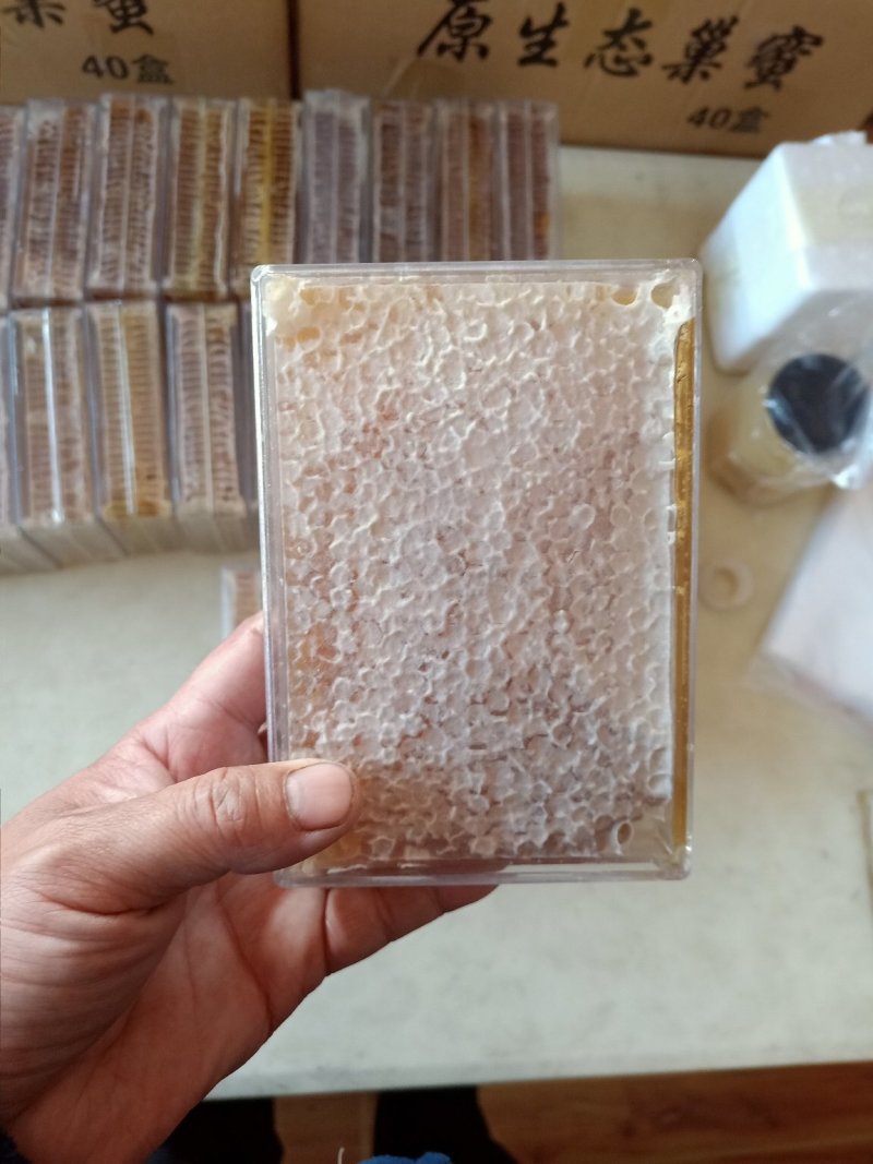 一斤装蜂巢蜜500克荆条蜂巢蜜