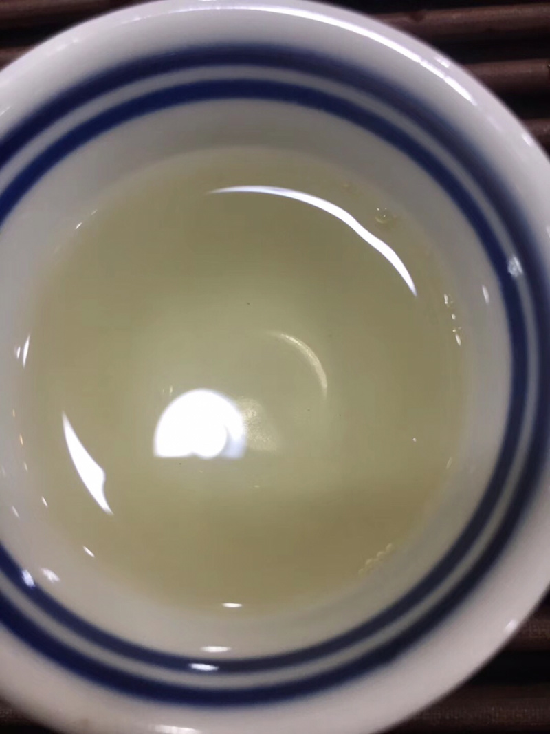 布朗山千年野生茶