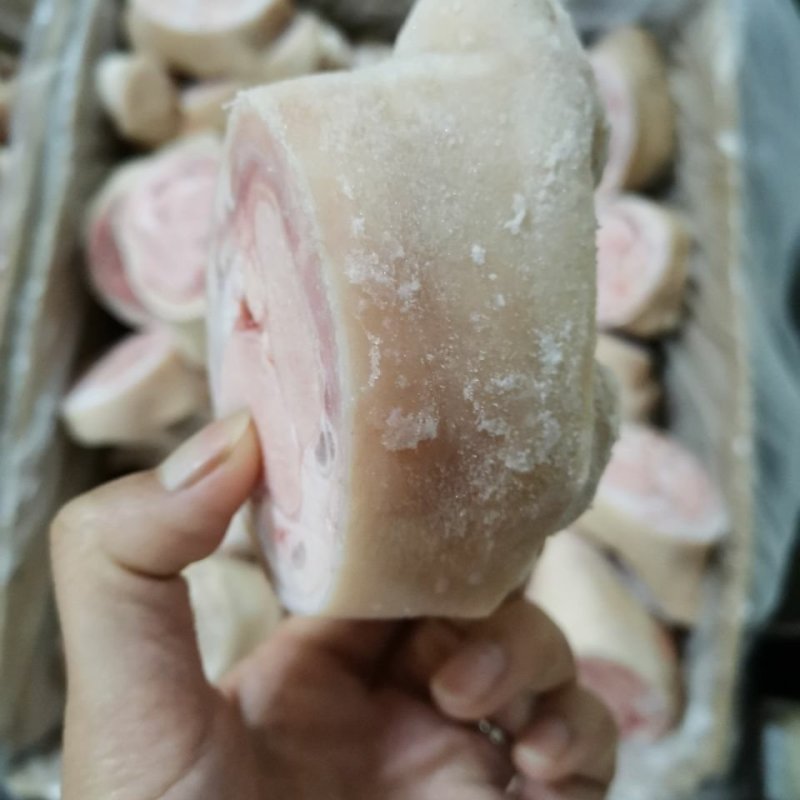 新鲜冷冻猪脚圈块肘子块干净无毛20斤按区域