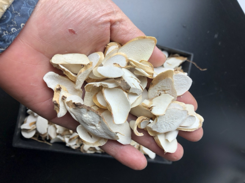 承德野生穿山龙切片精选，高含量，片白。