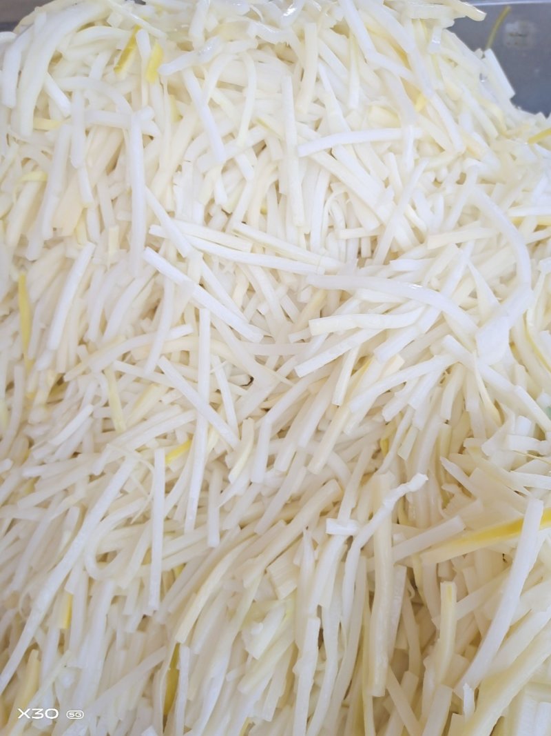广东省英德市西牛镇西牛镇麻竹笋，酸笋。柳州螺蛳粉用的酸笋