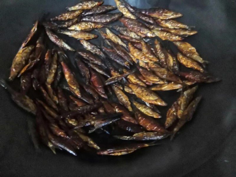 农家新鲜活鱼柴火火焙鱼