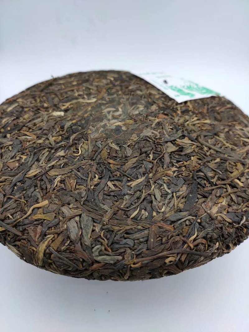 云南普洱茶，生茶，2015年易武料，汤色好，入口回甘生津