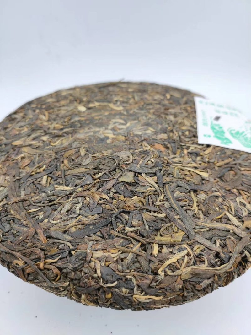 云南普洱茶，生茶，2015年易武料，汤色好，入口回甘生津