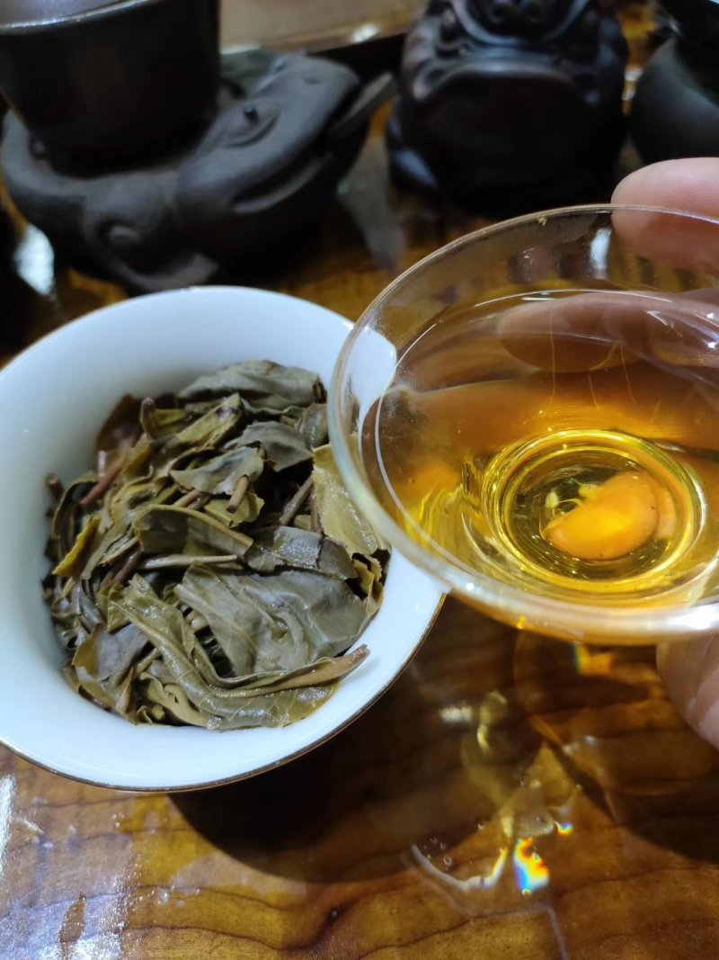 云南普洱茶，生茶，2015年易武料，汤色好，入口回甘生津