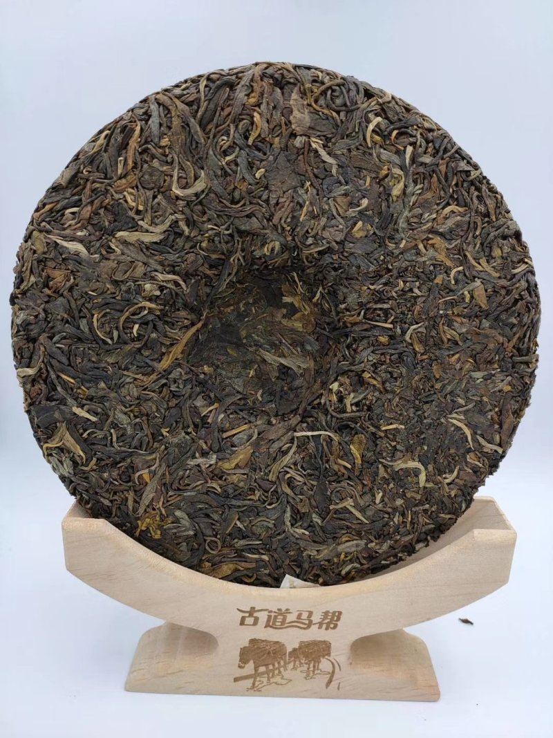 云南普洱茶，生茶，2015年易武料，汤色好，入口回甘生津