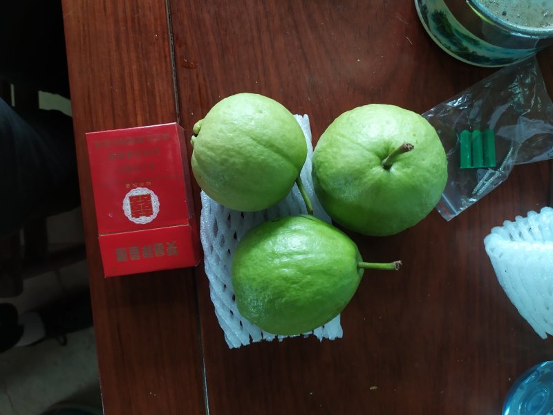 西瓜红芭乐石榴，白肉石榴，货量大，天天有货