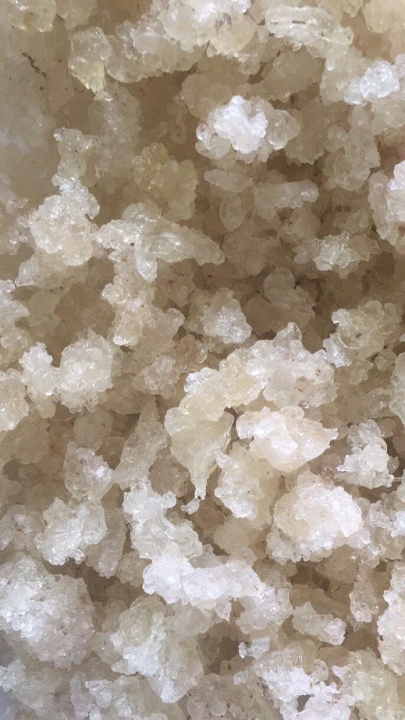 天然雪燕拉丝好，颜色干净产地直销大货供应，品质好。
