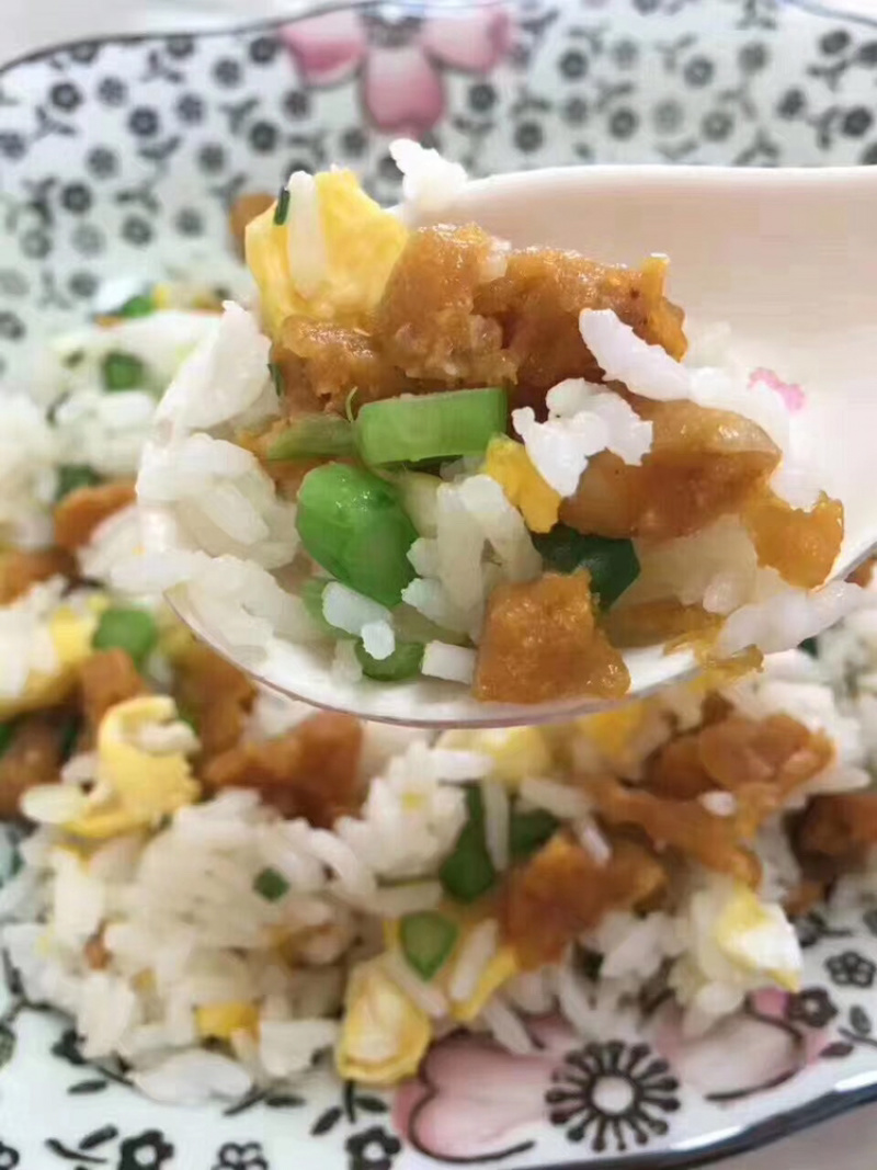 海胆它的营养价值非常高，常被人们认为是山珍海味