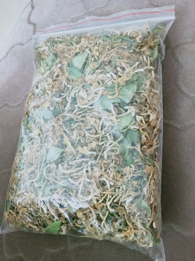 野生金银花，每人都需它。纯野生深山老林金银花。