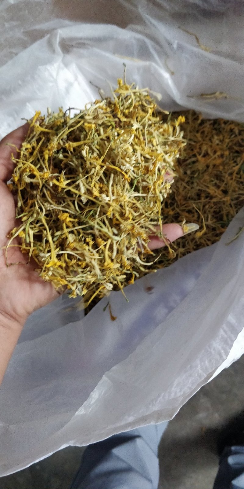 云南当地深山野金银花，香味够，干度脆。