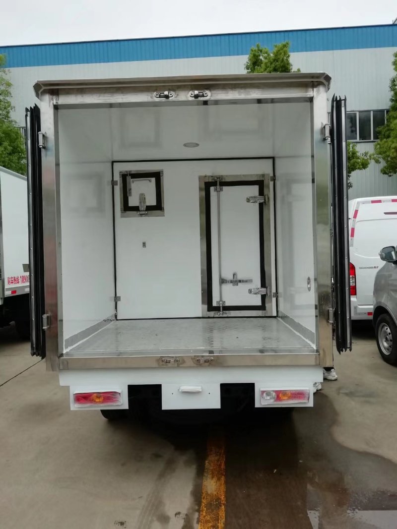 福田祥菱M后双轮冷藏车，定制款
