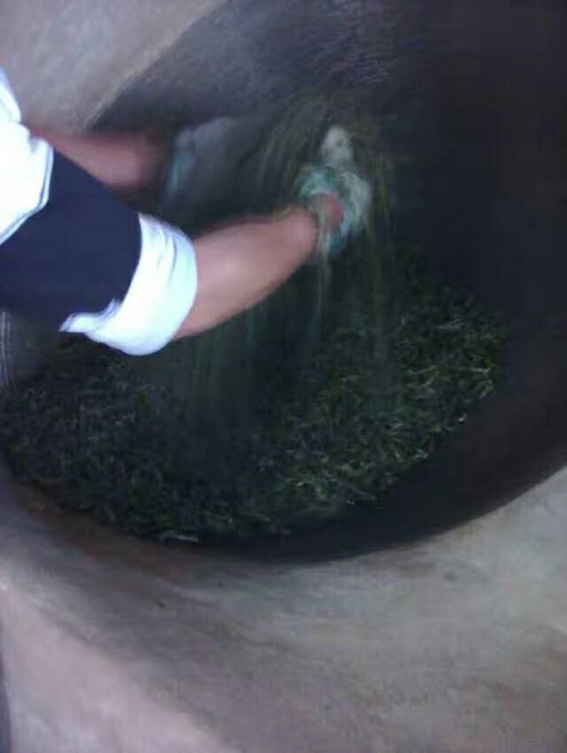普洱百年古茶，每一道工序自己精心制作