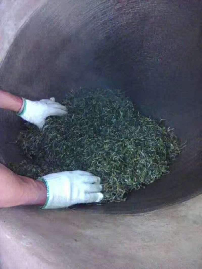 普洱百年古茶，每一道工序自己精心制作