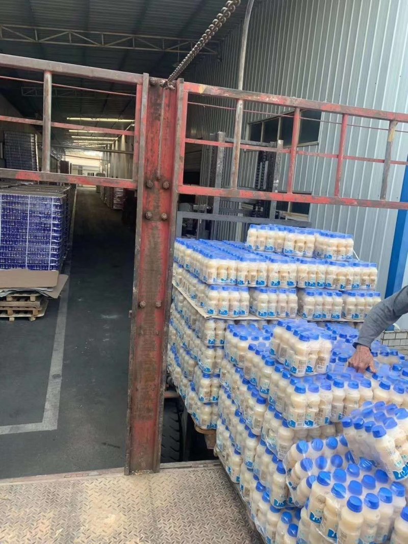 跑地摊展会热卖成都达利园乳酸菌饮料草莓味原味可以视频看货