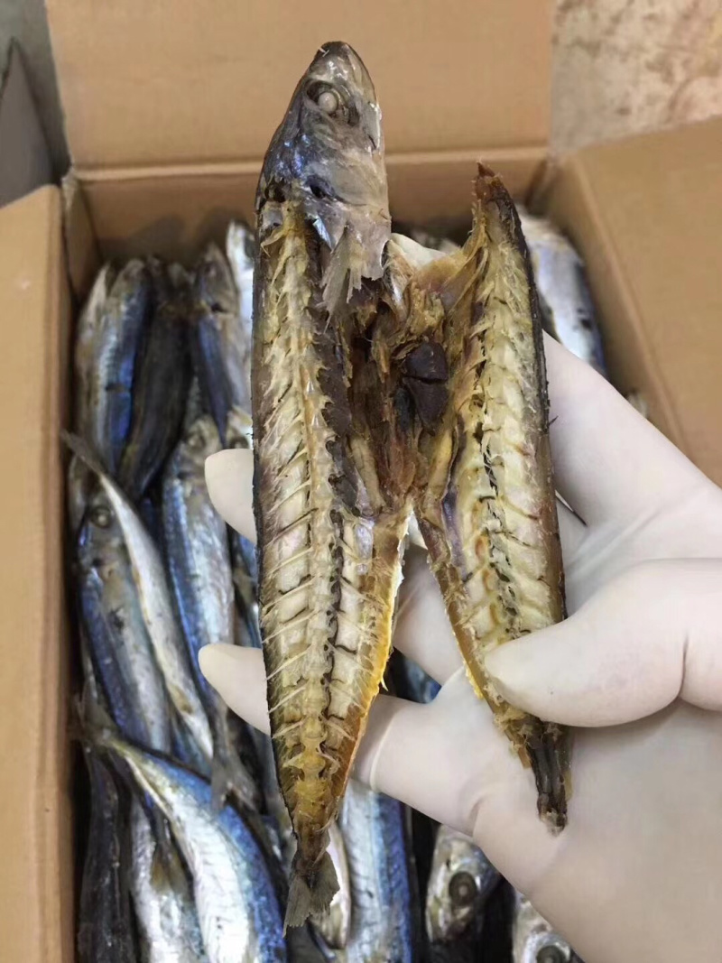 汕头市南澳岛农村人精心制作阳光爆晒优质鱼干