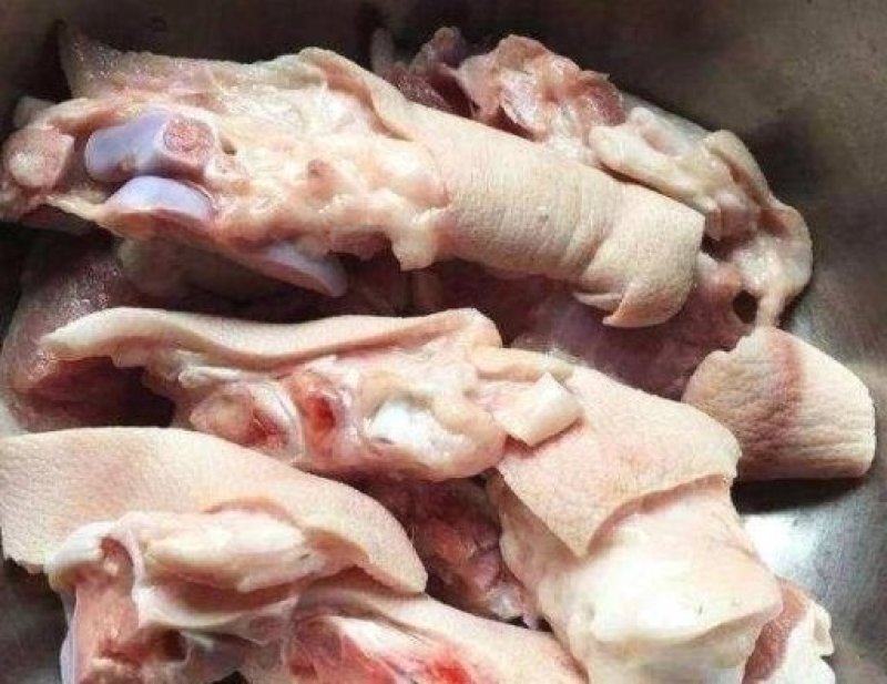 每天供应热鲜猪副产品，合作热线，何***********