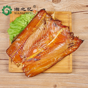 腊鱼烟熏鱼熏草鱼熏去头鱼无头鱼湖南特产工厂销售