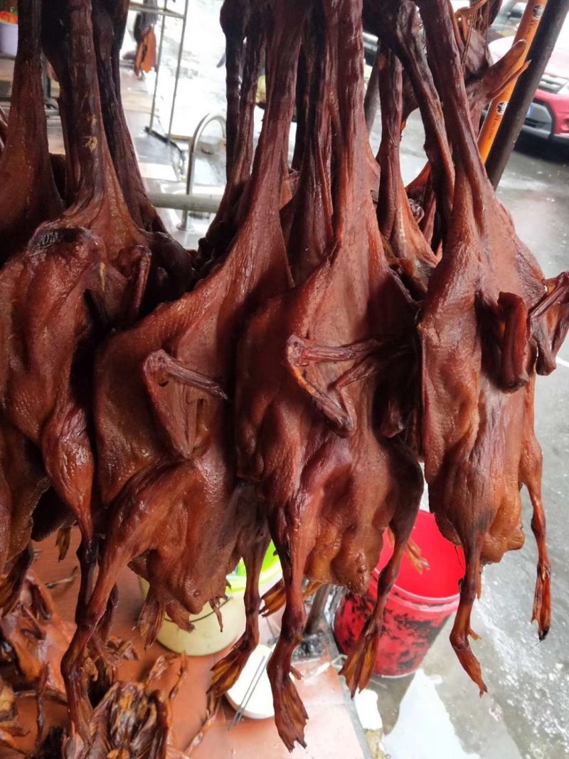 柴火烟熏腊鸭(厂家直销每天能提供10吨腊鸭，支持1件代发