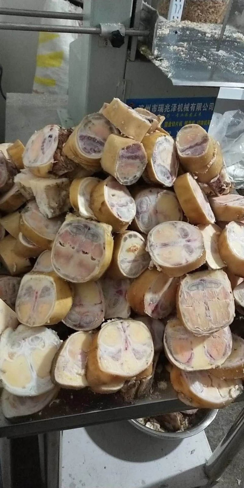 源头厂家直销，国产鲁西黄牛精品公牛火烧毛牛蹄、也可根据要巨片
