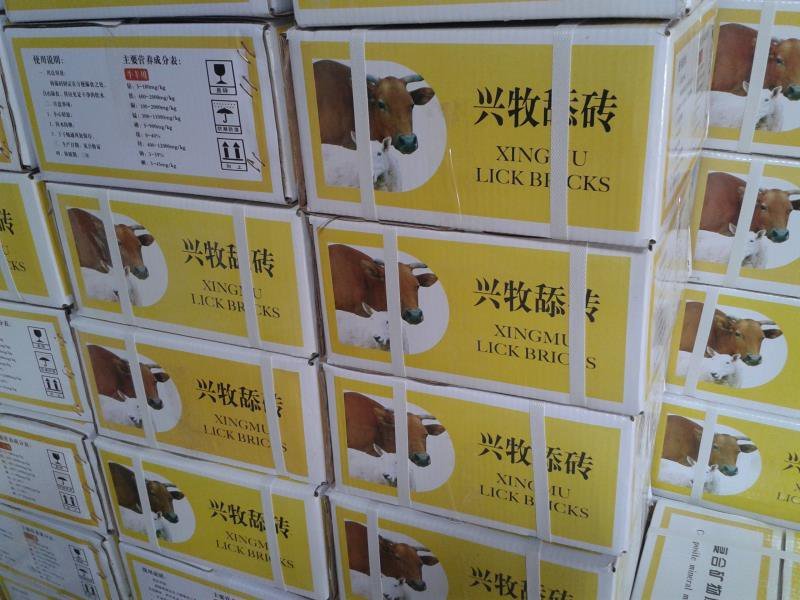 供牛羊营养补钙舔砖盐砖牛羊通用厂家大量供应批发
