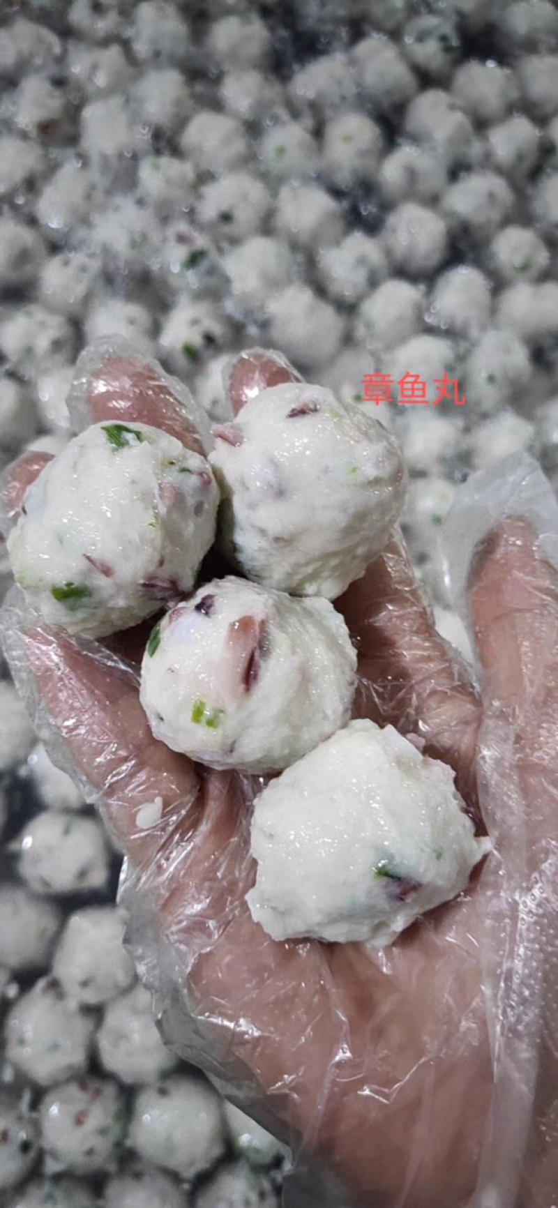 章鱼丸子新鲜出炉好吃