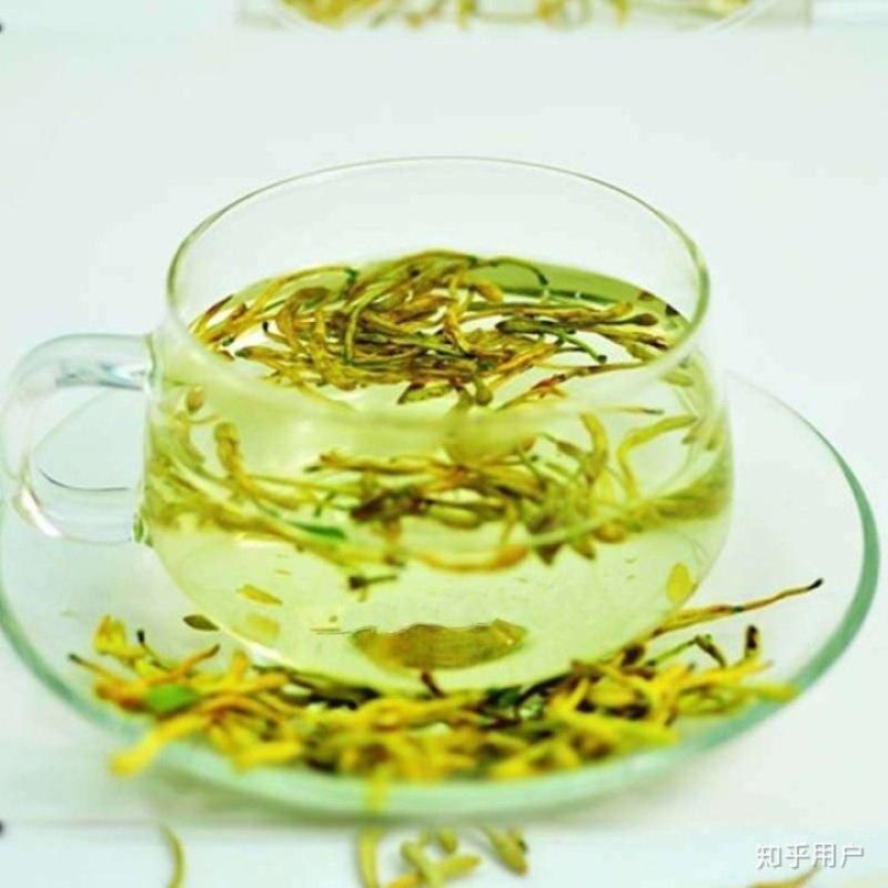 金银花是中药材，有延年益寿，美容的功效