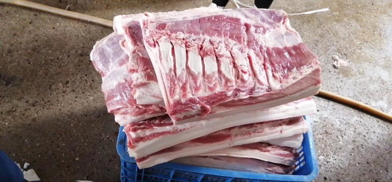 猪副产品挑骨新鲜五花肉