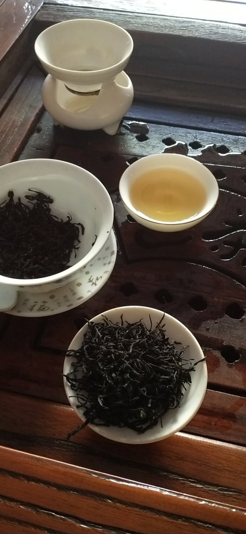 大瑶山深山的野生古树茶。生长在高海拔云雾高山。