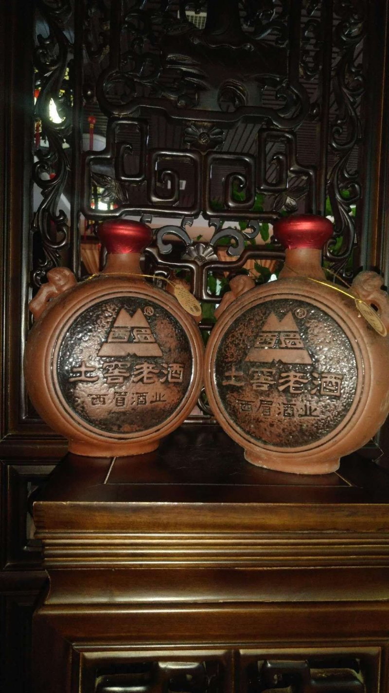 52度纯粮浓香型西眉土窖老酒，厂家直发，量大优惠