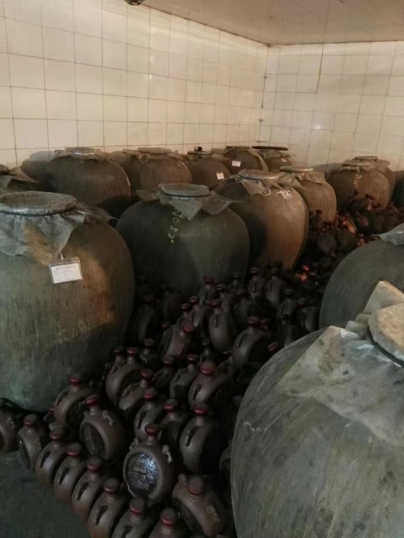 52度纯粮浓香型西眉土窖老酒，厂家直发，量大优惠