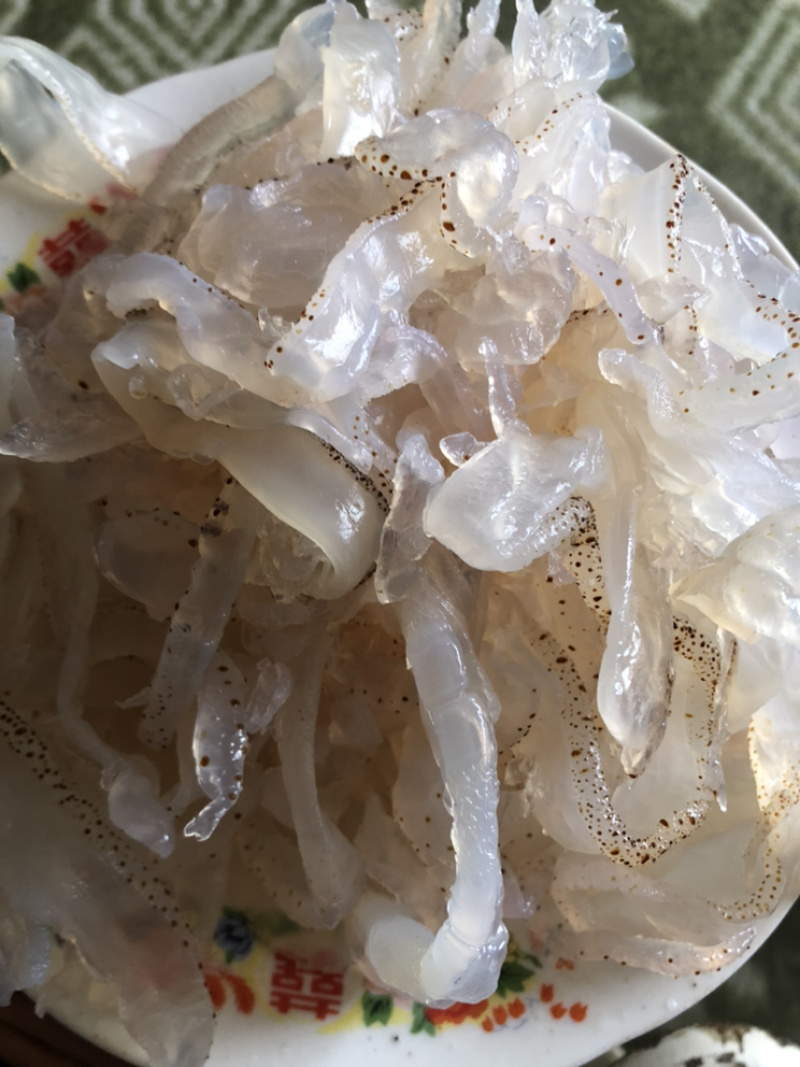 凉皮海蜇是一种重要的营养食品一件也是批发价格