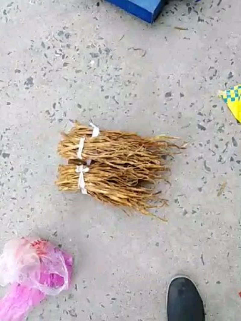 小笋干，竹林小干笋，是太阳晒干的笋干，电烤干的笋干。